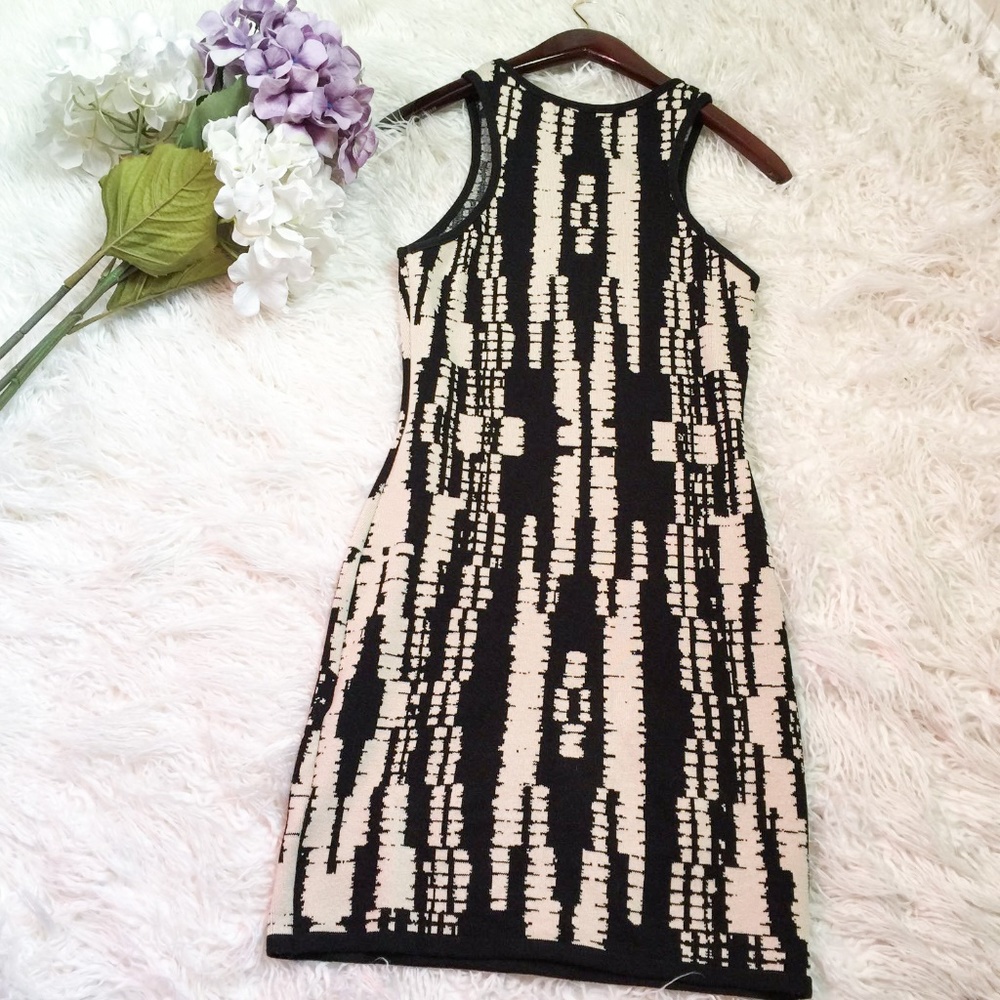 🔥SALE! Stretchy Cream & Black Knit Fitted Dress
